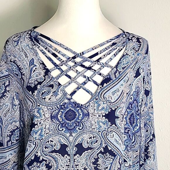 Sami & Jo Light Blue & Navy Blue Top with Criss-Cross Lattice Neckline, Size 1X - Picture 3 of 9